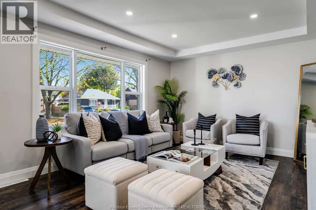 1451 Olive — Windsor, Ontario - Photo 4 of 35