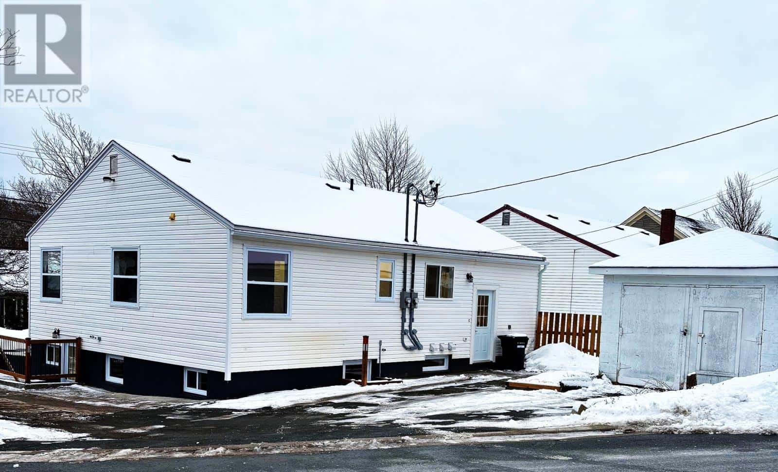 84 Cornwall Avenue — St. John's, Newfoundland & Labrador - Photo 3 of 43