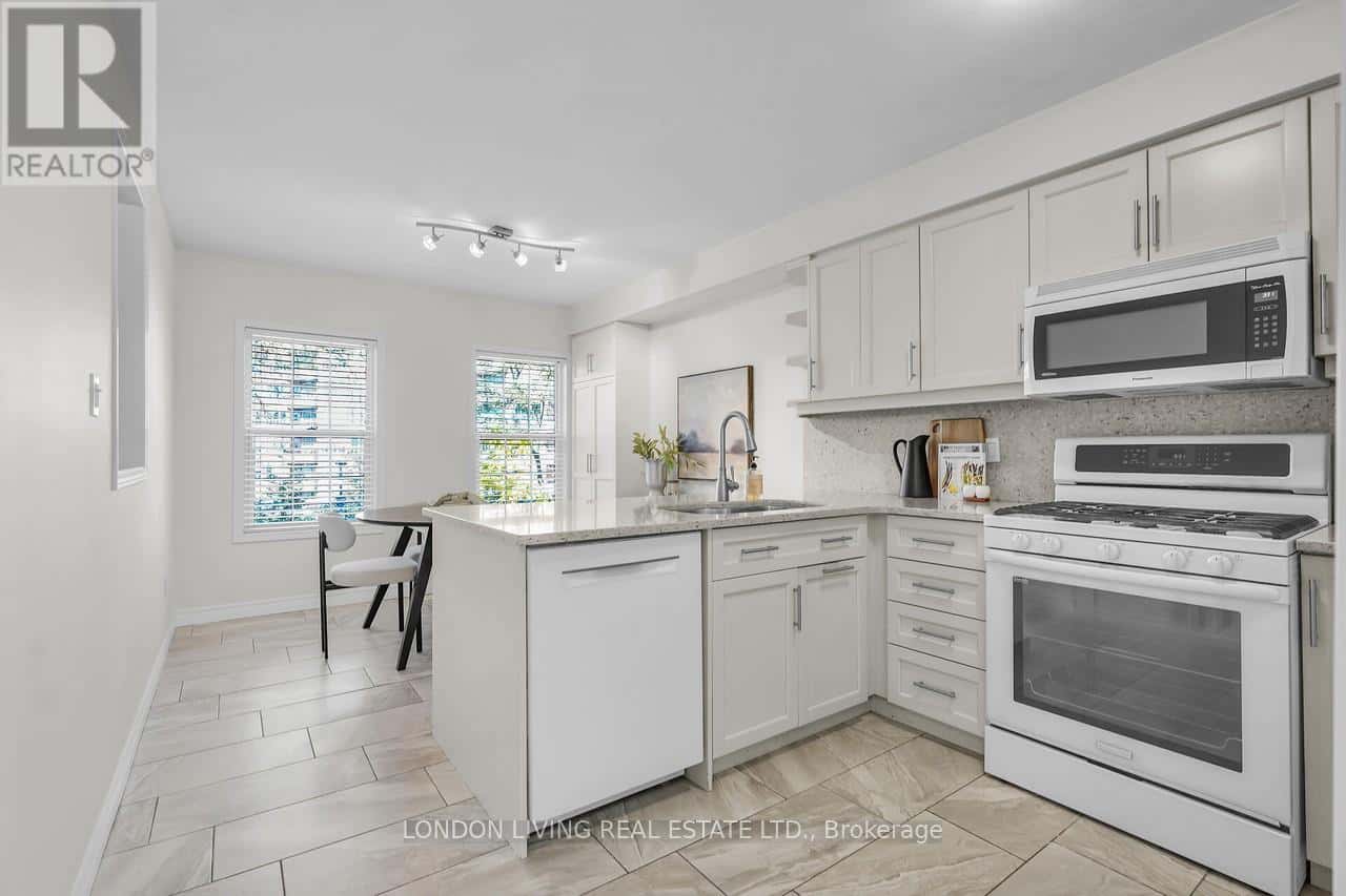 21 - 30 GRAND AVENUE — London South (South F), Ontario - Photo 3 of 49