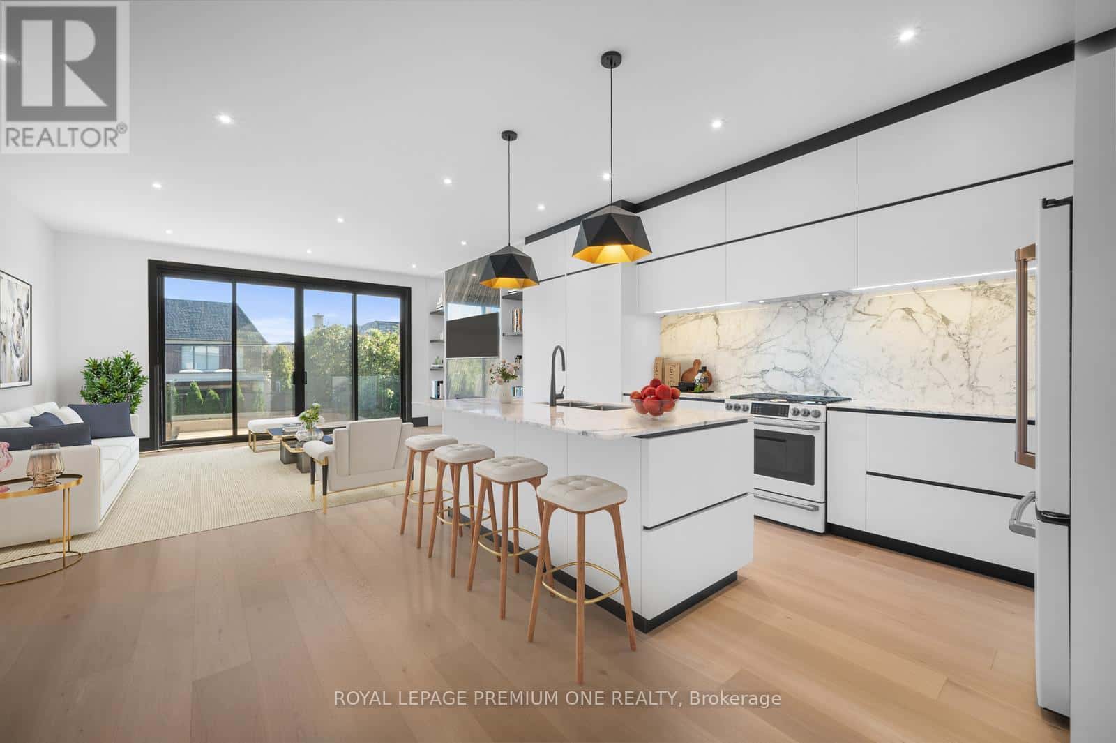 683 GLENCAIRN AVENUE — Toronto (Englemount-Lawrence), Ontario - Photo 4 of 31