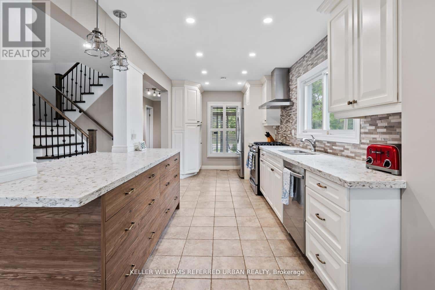 78 SUNSHINE DRIVE — Richmond Hill (Observatory), Ontario - Photo 4 of 28