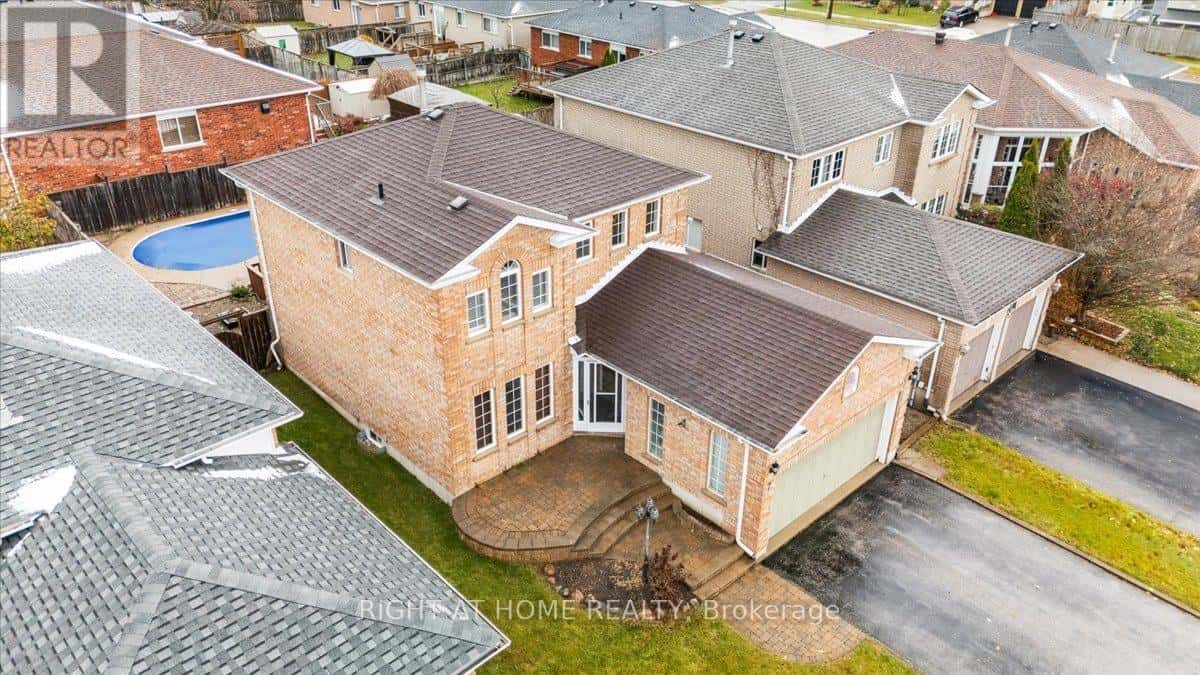 7 MICHAEL CRESCENT — Barrie (East Bayfield), Ontario - Photo 2 of 20