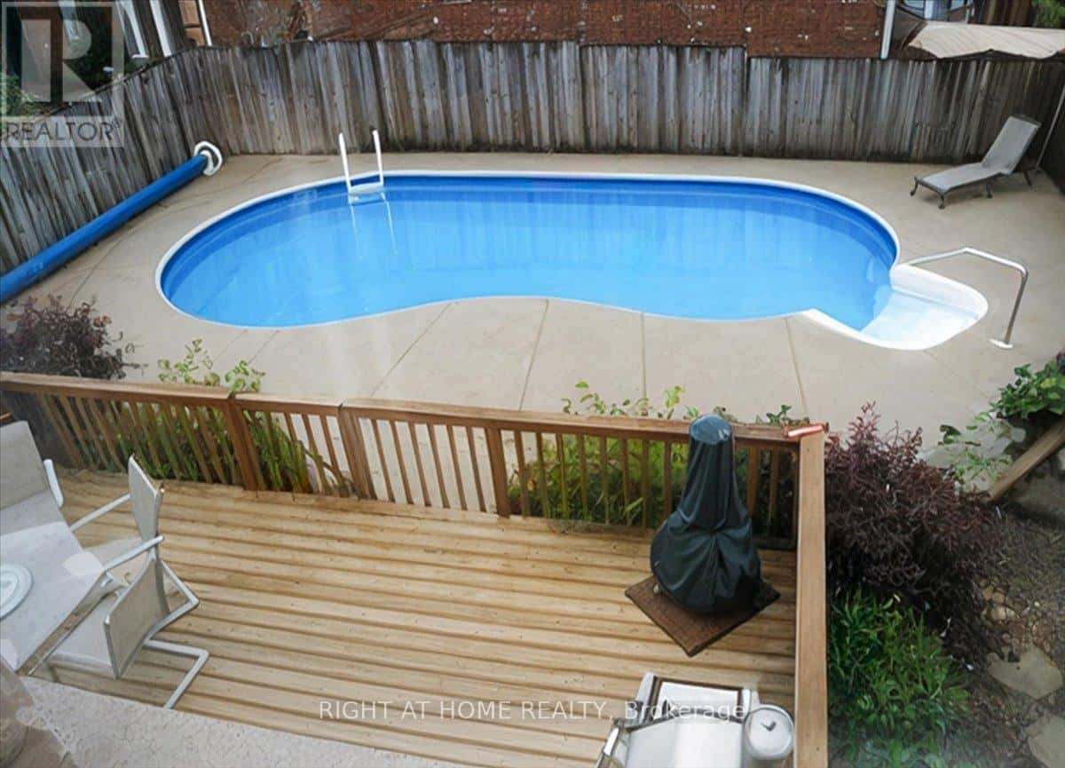 7 MICHAEL CRESCENT — Barrie (East Bayfield), Ontario - Photo 3 of 20