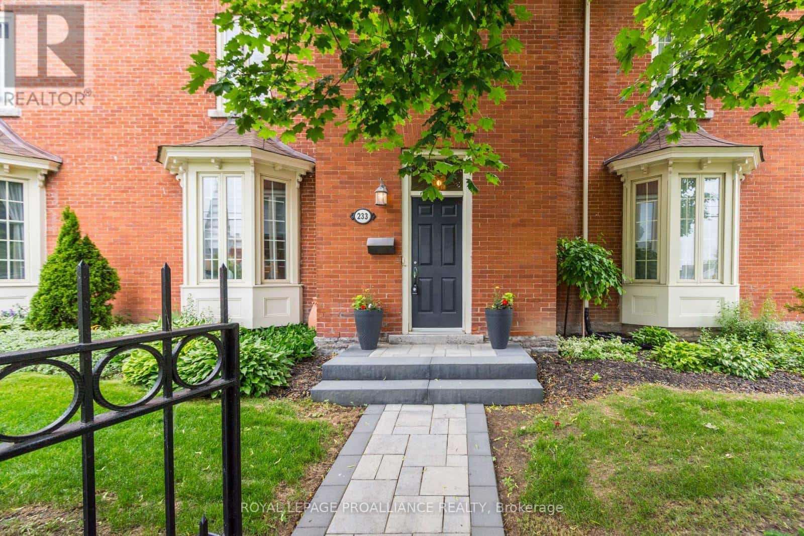 5 - 233 JOHN STREET — Belleville (Belleville Ward), Ontario - Photo 4 of 34