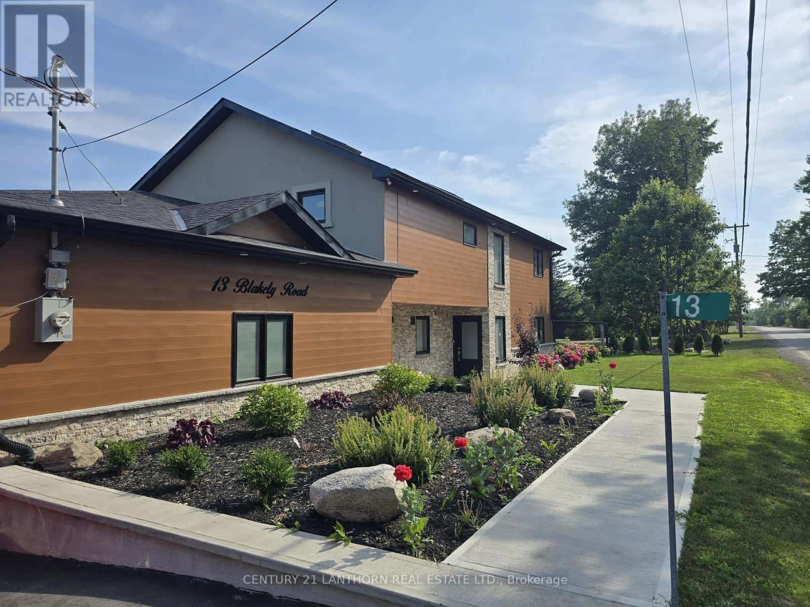 13 BLAKELY ROAD — Prince Edward County (Ameliasburg Ward), Ontario - Photo 2 of 47