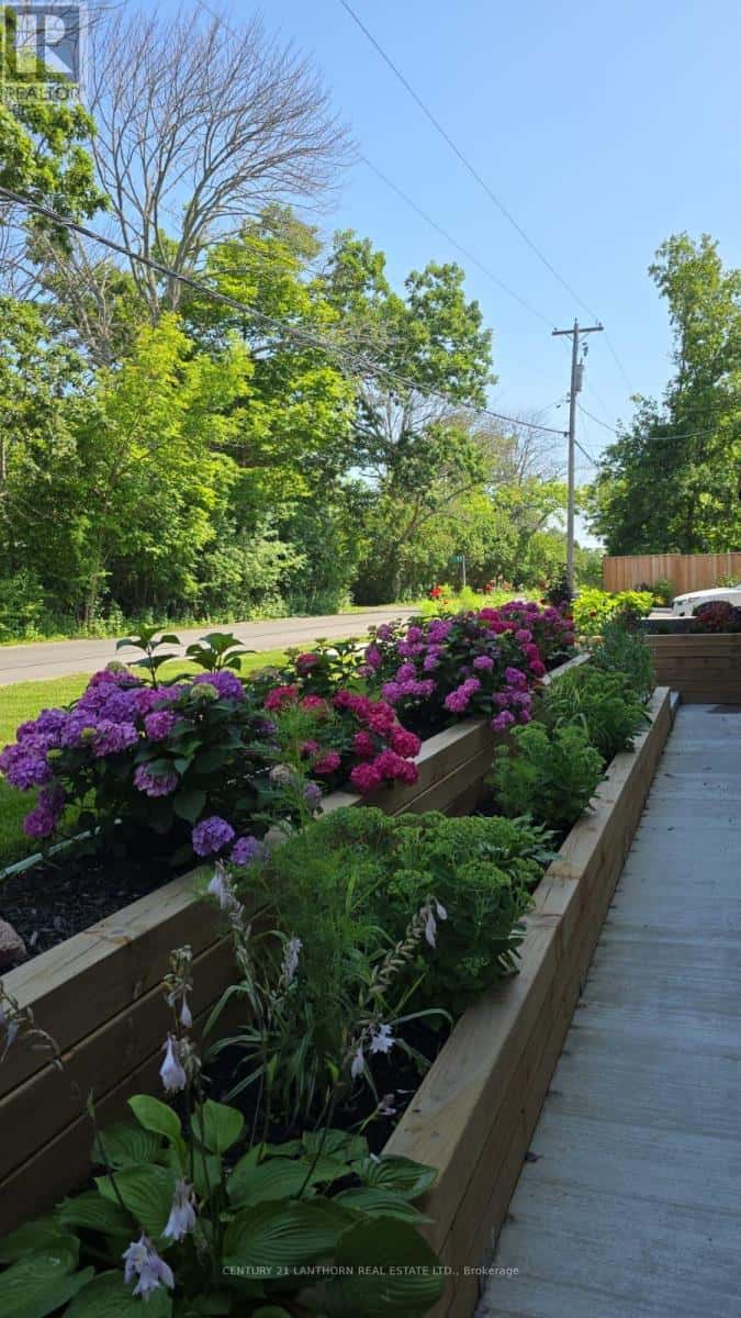 13 BLAKELY ROAD — Prince Edward County (Ameliasburg Ward), Ontario - Photo 5 of 47