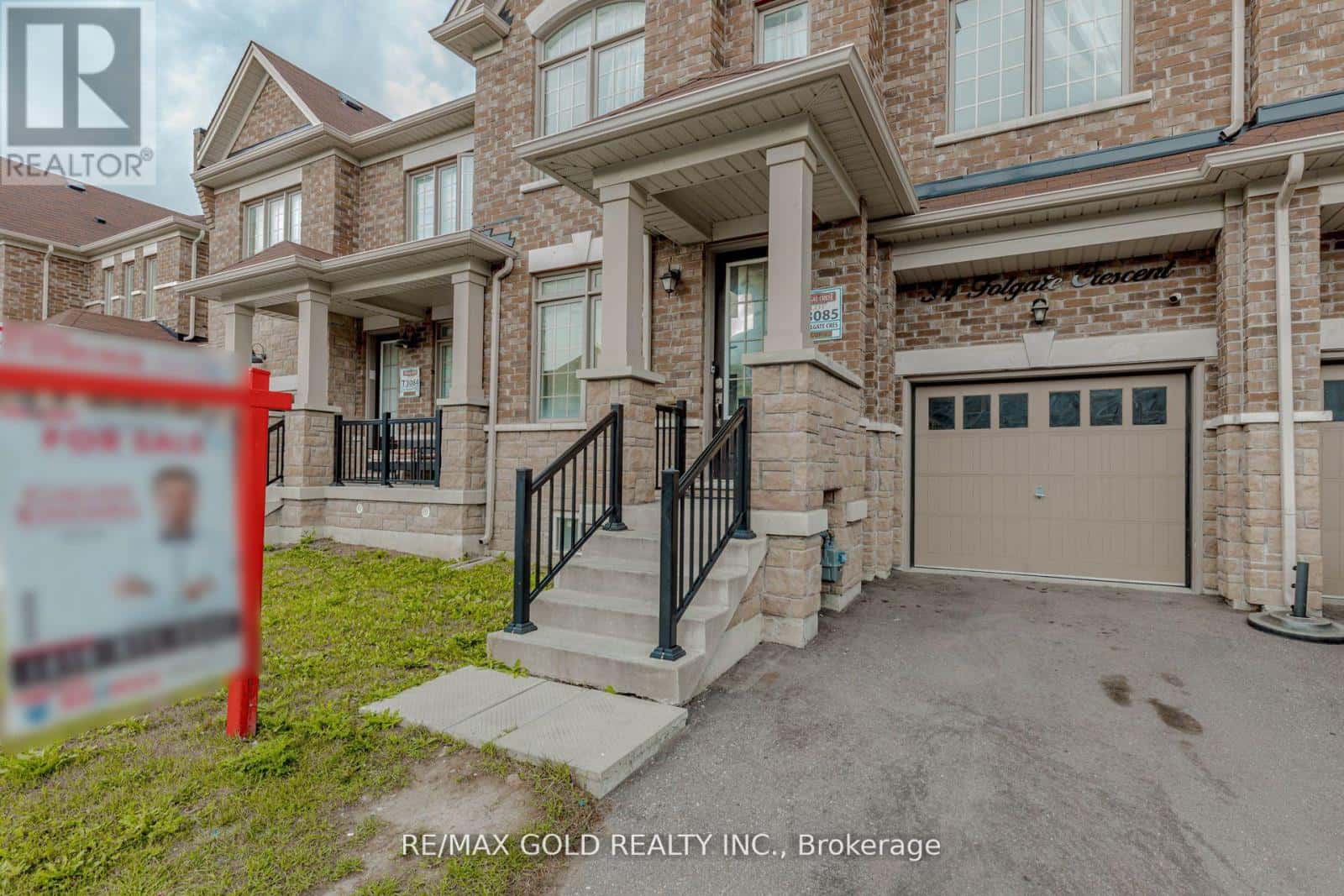 34 FOLGATE CRESCENT — Brampton (Sandringham-Wellington North), Ontario - Photo 2 of 49