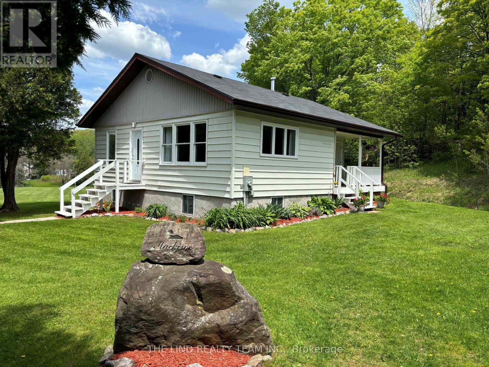 949 RAYMOND ROAD — Muskoka Lakes (Watt), Ontario - Photo 2 of 50