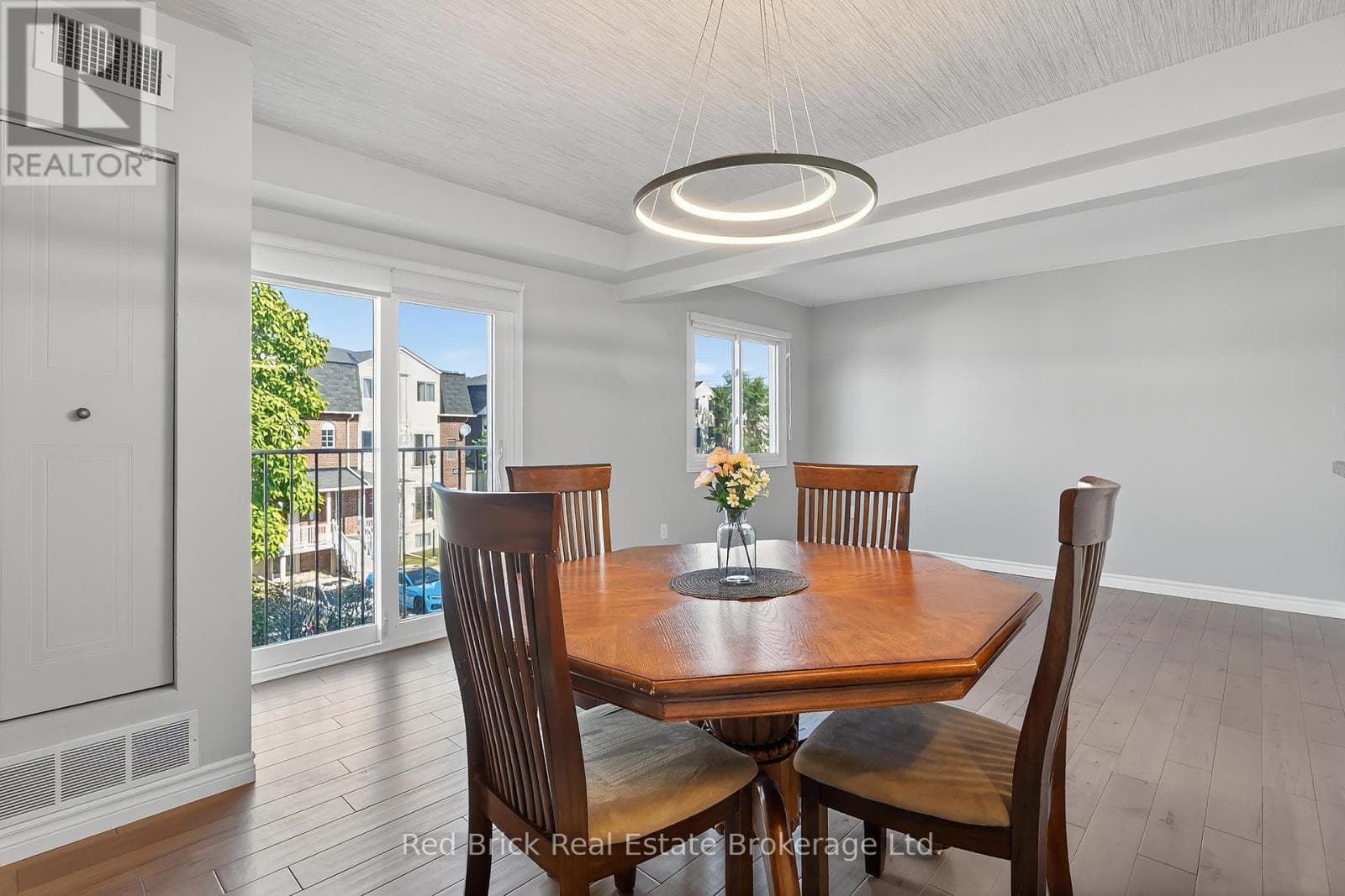 221 - 458 JANEFIELD AVENUE — Guelph (Dovercliffe Park/Old University), Ontario - Main photo