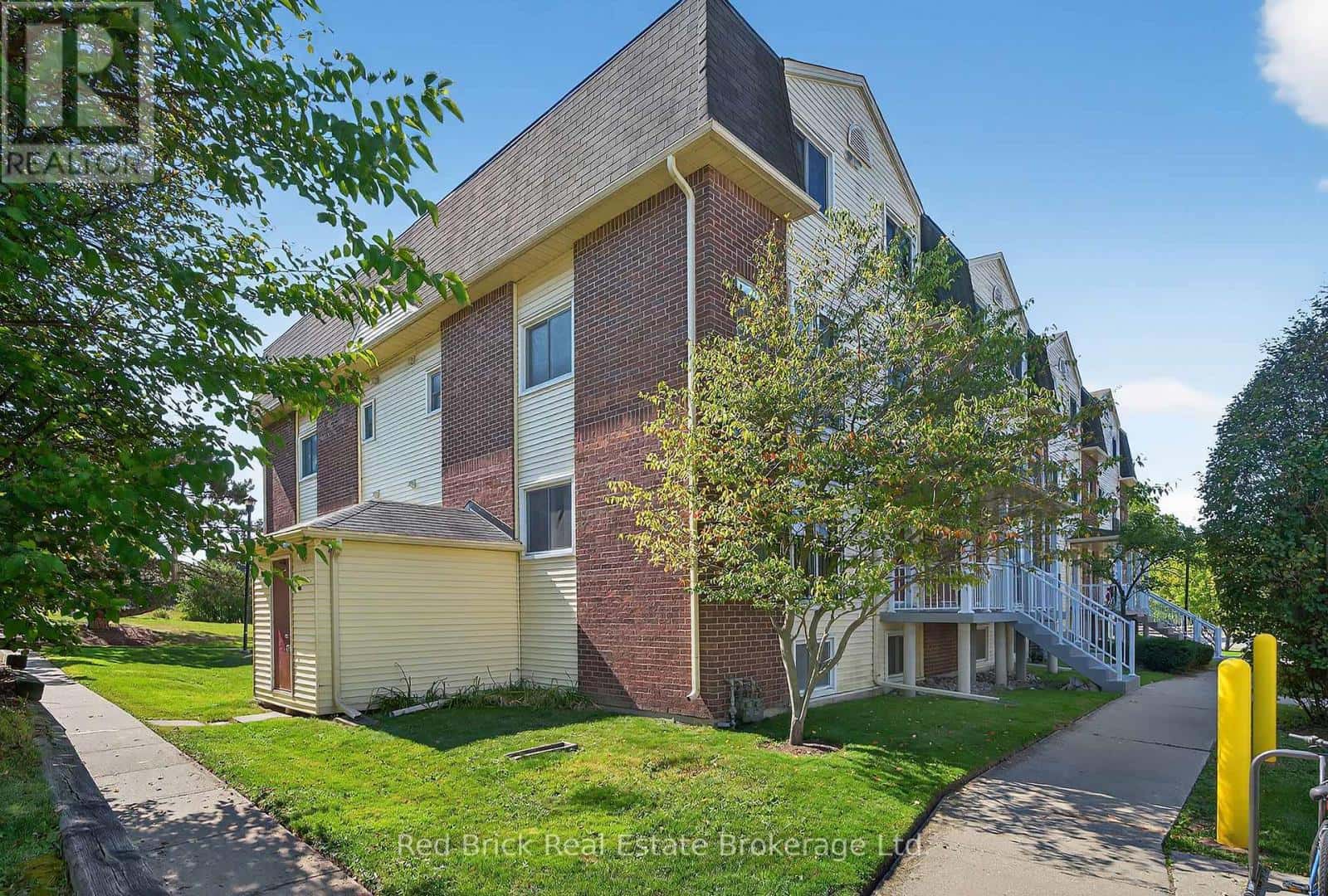 221 - 458 JANEFIELD AVENUE — Guelph (Dovercliffe Park/Old University), Ontario - Photo 4 of 33