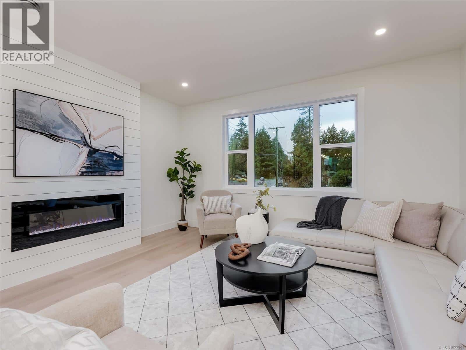 101 960 Jenkins Ave — Langford, British Columbia - Photo 2 of 36