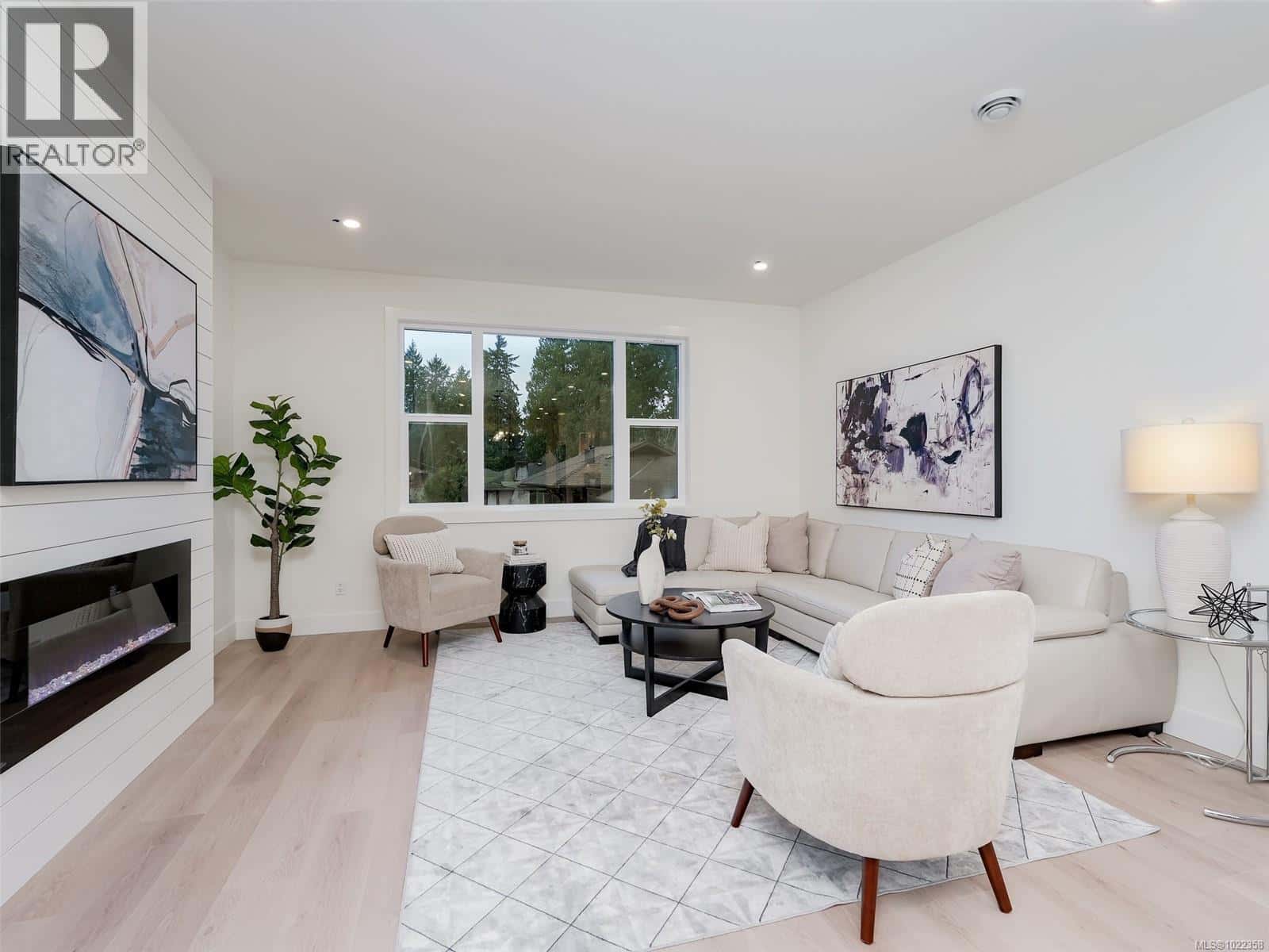 101 960 Jenkins Ave — Langford, British Columbia - Photo 3 of 36