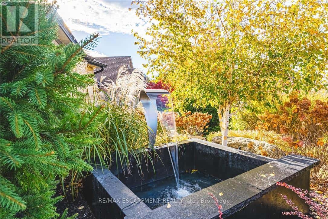 712 HIGHVALLEY ROAD — Hamilton (Ancaster), Ontario - Photo 4 of 48