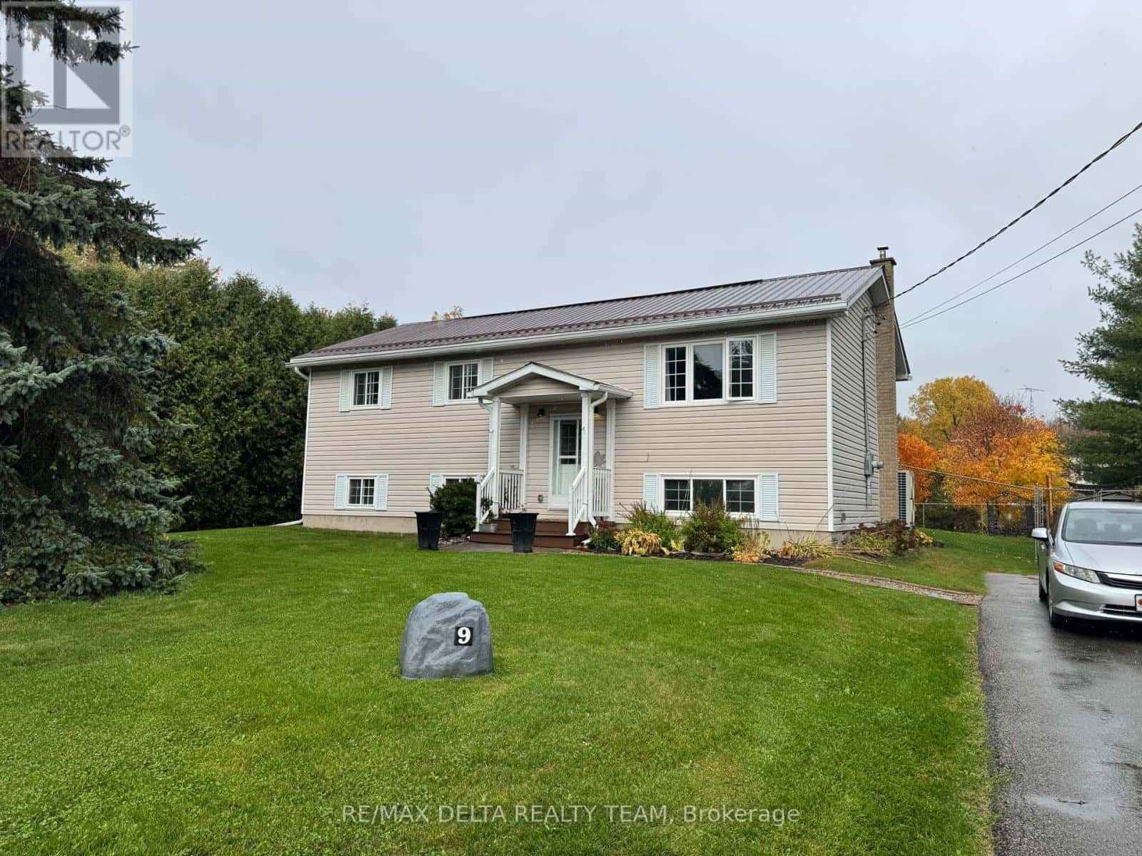 9 PERYL ROAD — Front of Yonge, Ontario - Photo 2 of 48