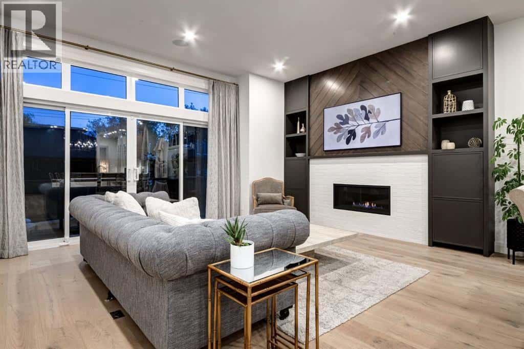 1837 32 Avenue SW — Calgary, Alberta - Photo 4 of 50