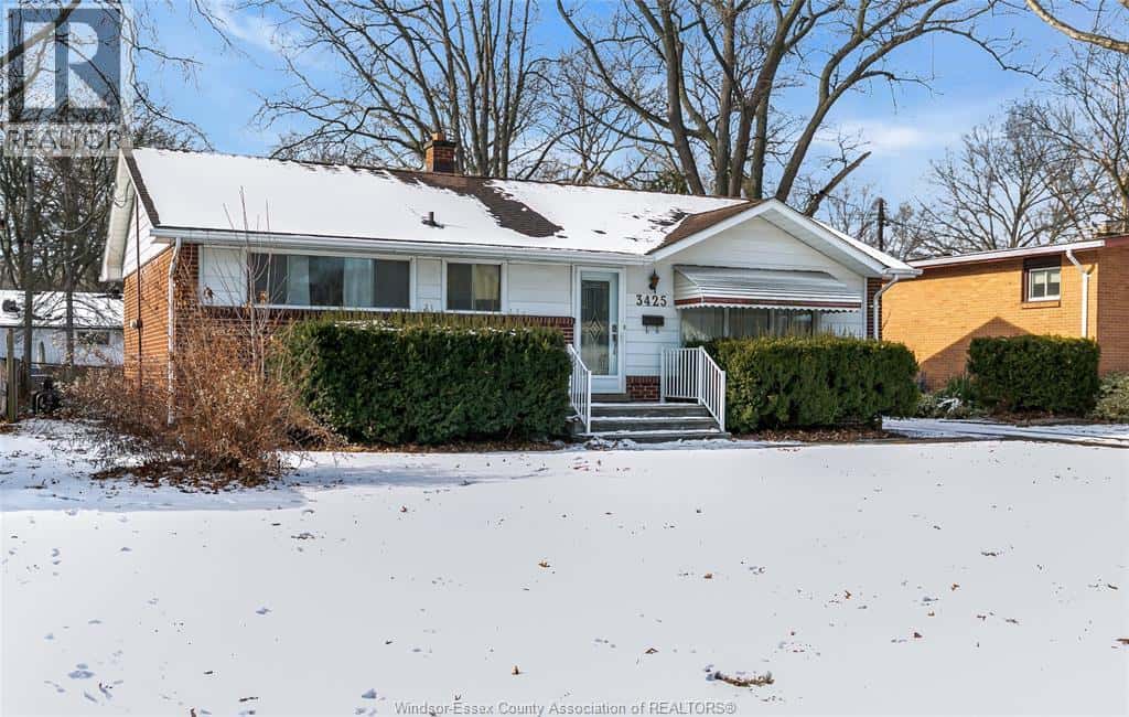 3425 RANKIN — Windsor, Ontario - Photo 2 of 28