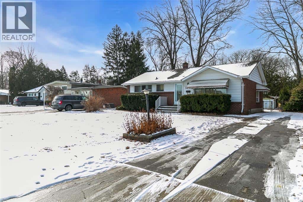 3425 RANKIN — Windsor, Ontario - Photo 3 of 28