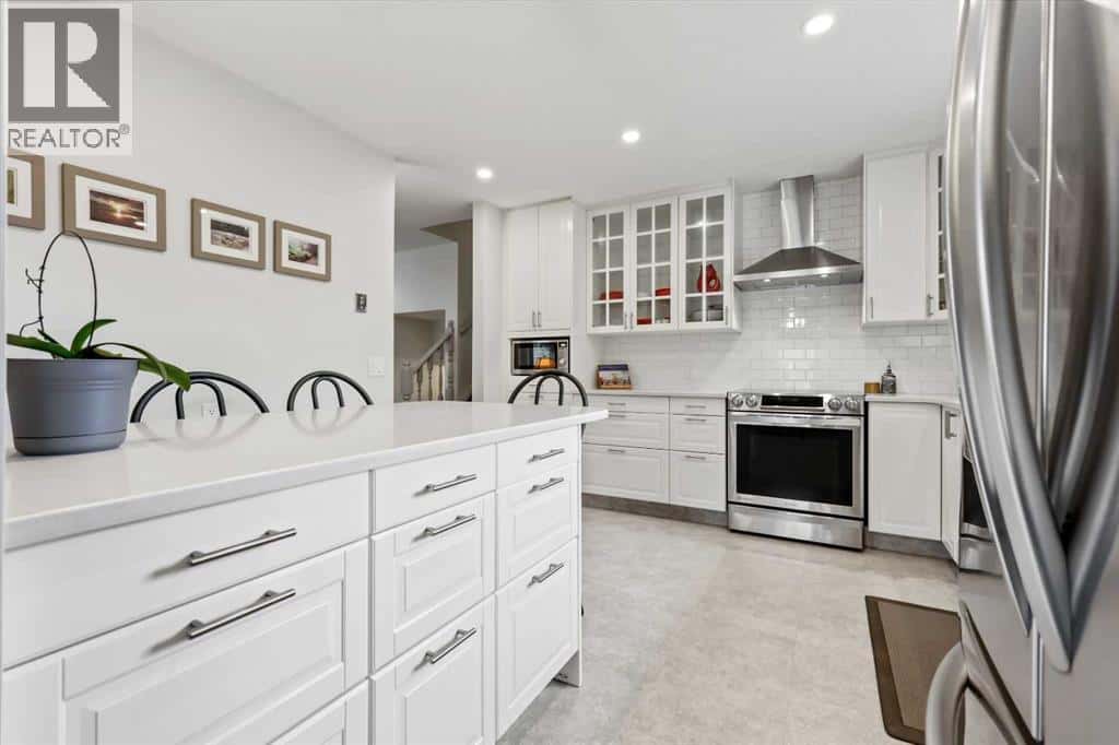 103 Sandarac Place NW — Calgary, Alberta - Photo 2 of 50