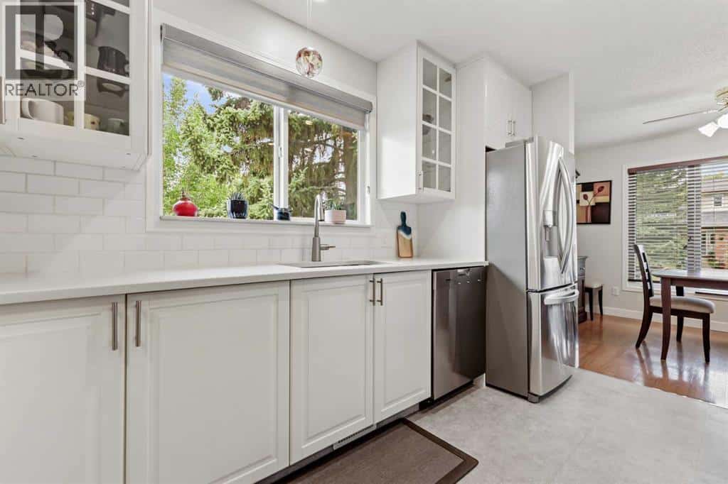 103 Sandarac Place NW — Calgary, Alberta - Photo 4 of 50