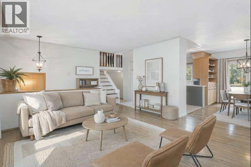 5436 53 Avenue — Lacombe, Alberta - Photo 5 of 38