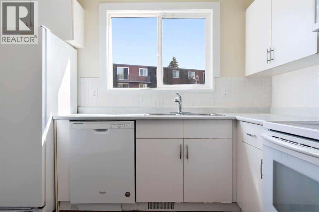 32, 80 Galbraith Drive SW — Calgary, Alberta - Photo 5 of 37