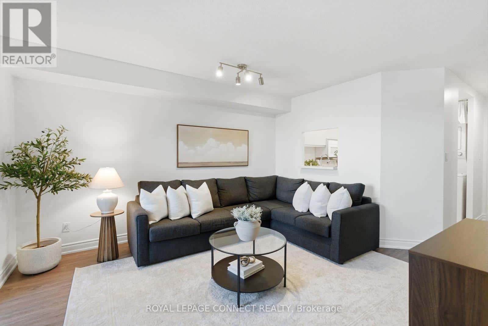 514 - 711 ROSSLAND ROAD E — Whitby (Pringle Creek), Ontario - Photo 5 of 32