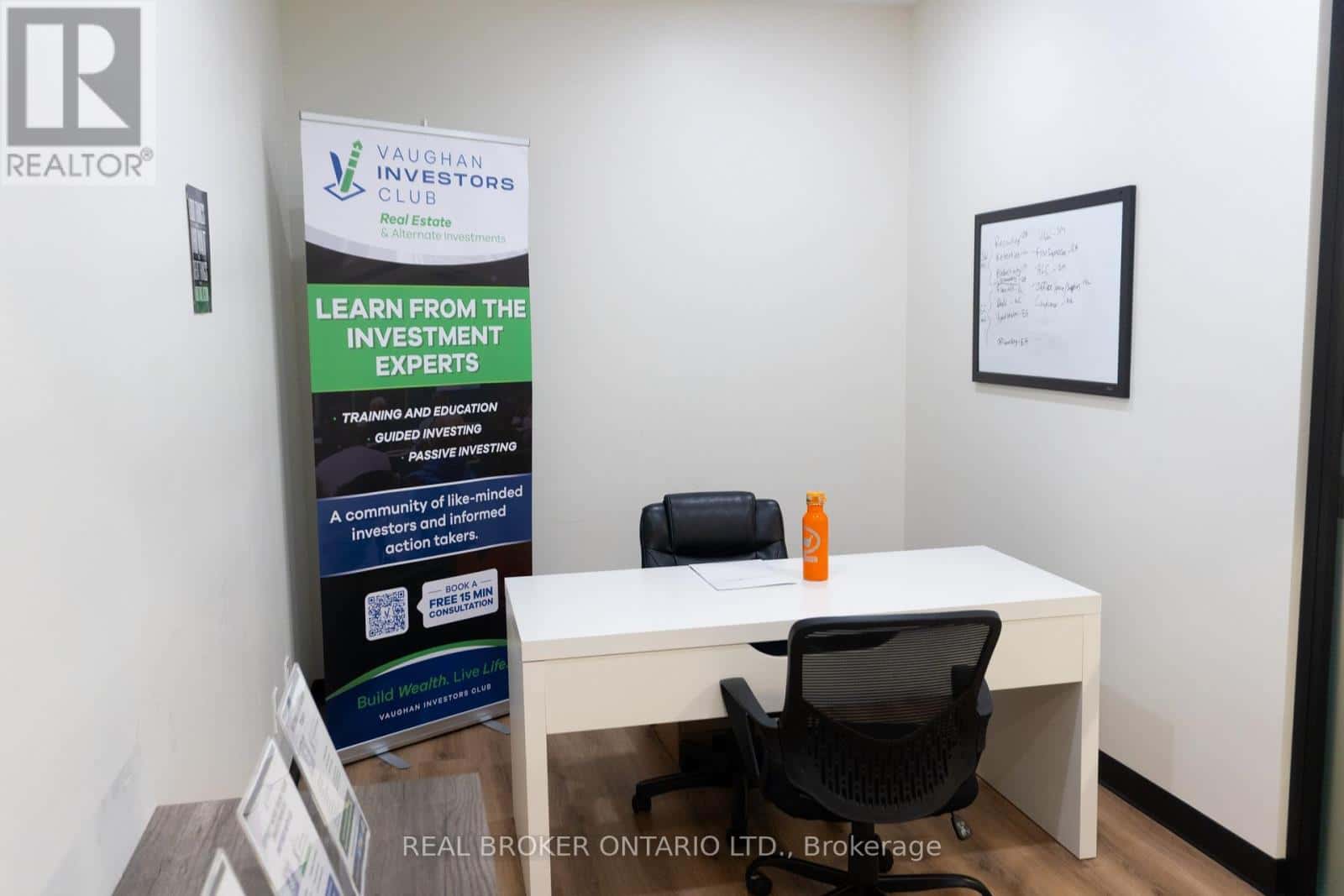 Vaughan (West Woodbridge) — Vaughan (West Woodbridge) - Photo 3 of 4