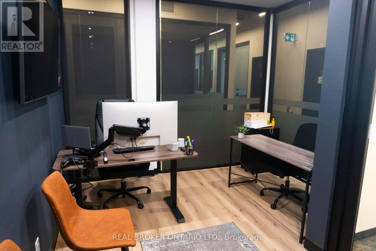 Vaughan (West Woodbridge) — Vaughan (West Woodbridge) - Photo 3 of 4