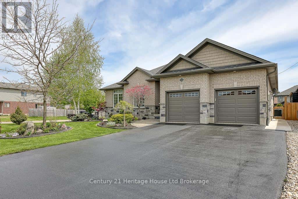 57 FULLER DRIVE — Ingersoll (Ingersoll - South), Ontario - Photo 3 of 50