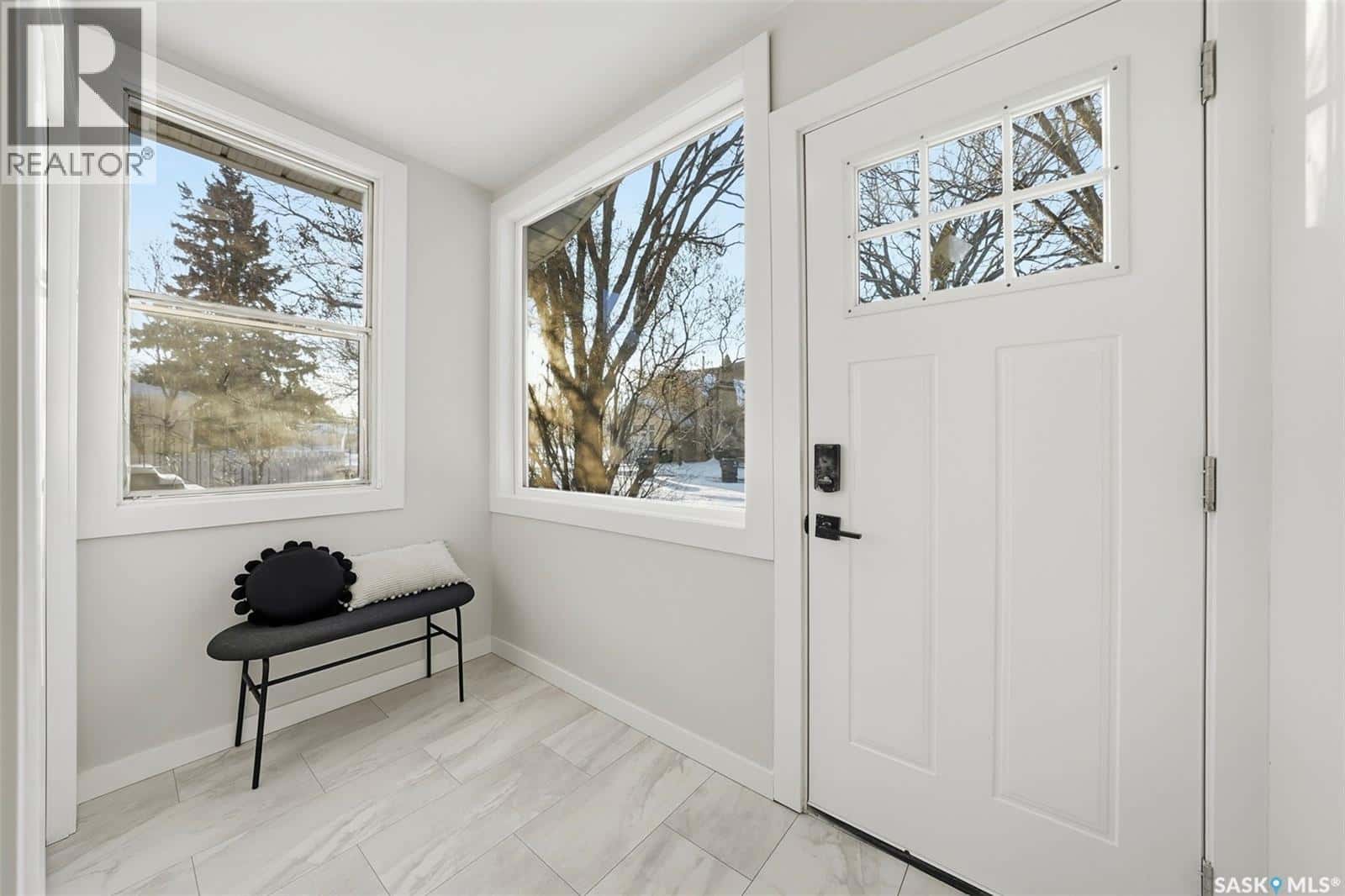 518 I AVENUE S — Saskatoon, Saskatchewan - Photo 3 of 45