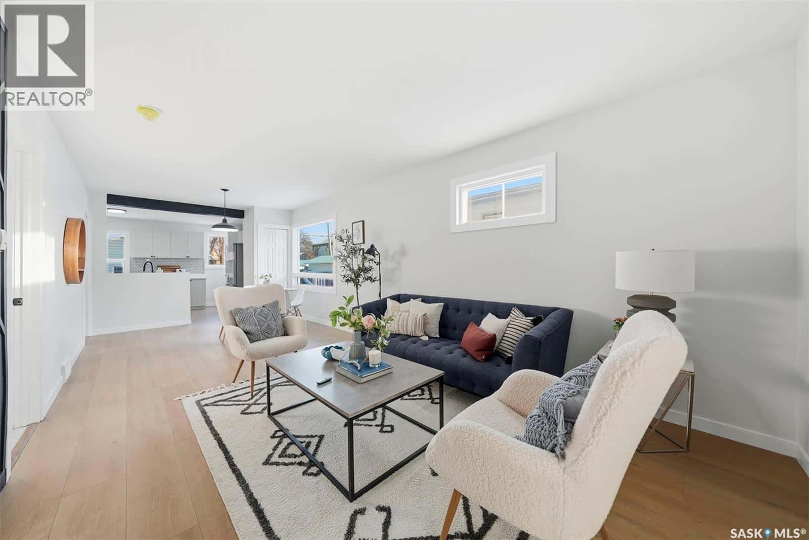 518 I AVENUE S — Saskatoon, Saskatchewan - Photo 4 of 45