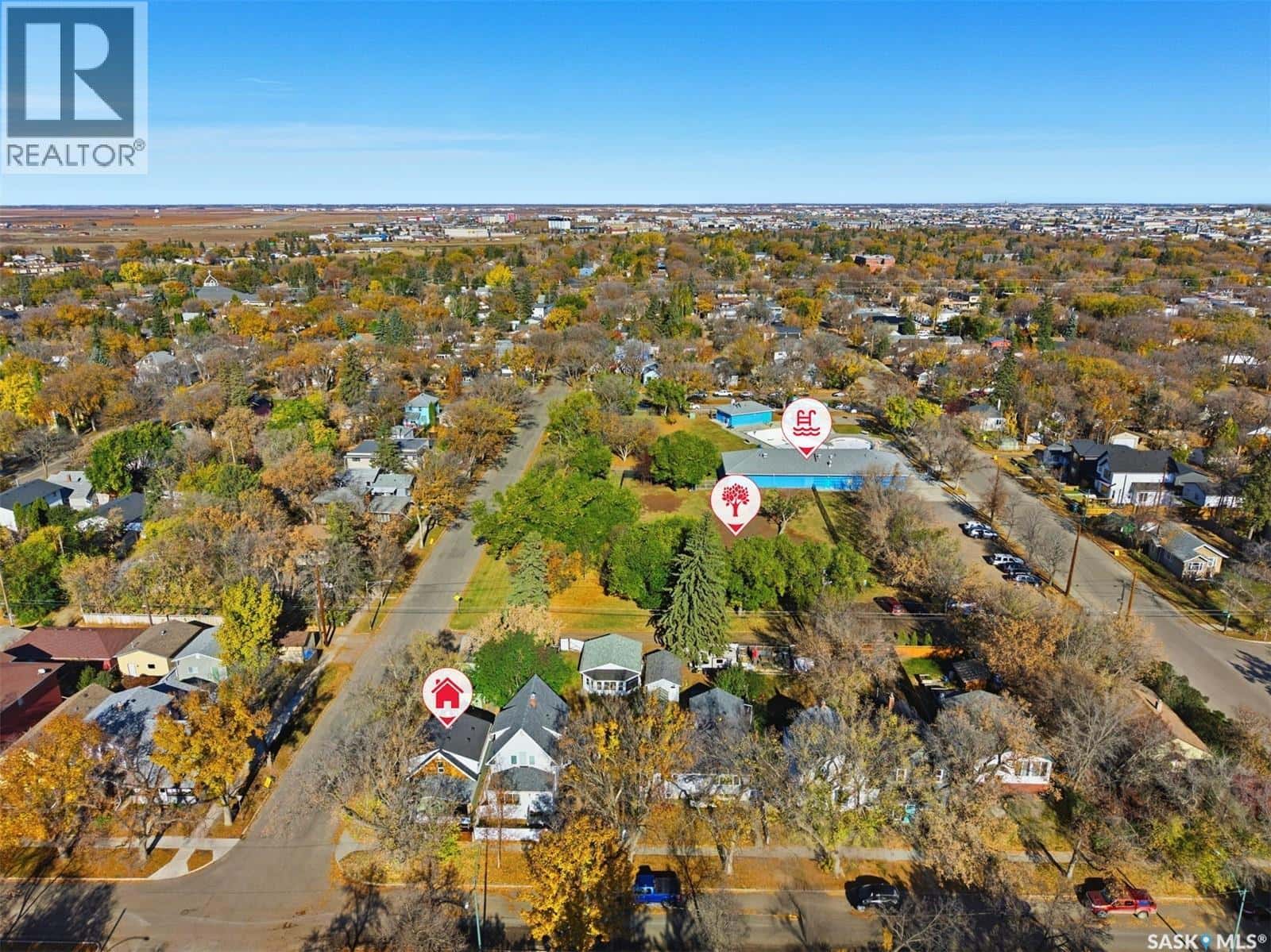 622 31st STREET W — Saskatoon, Saskatchewan - Photo 4 of 41