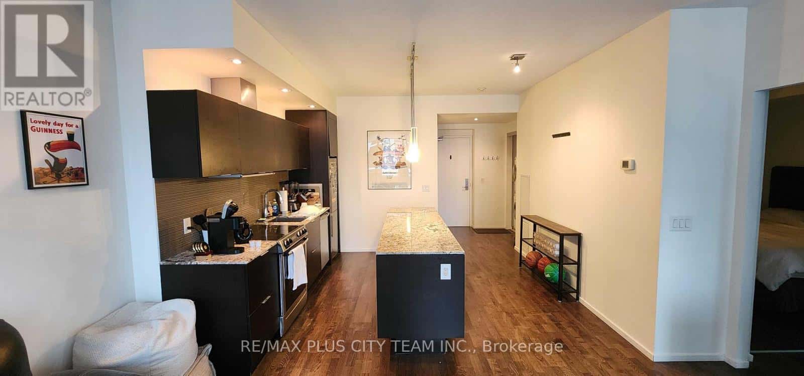 2304 - 8 CHARLOTTE STREET — Toronto (Waterfront Communities) - Photo 4 of 14