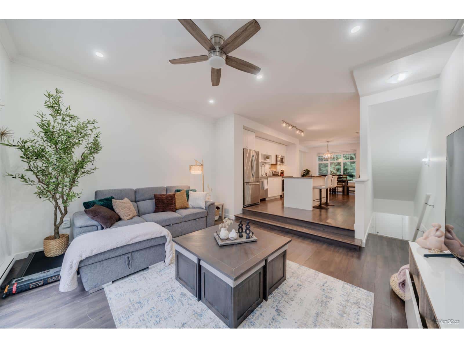 111 8168 136A AVENUE — Surrey, British Columbia - Photo 2 of 21