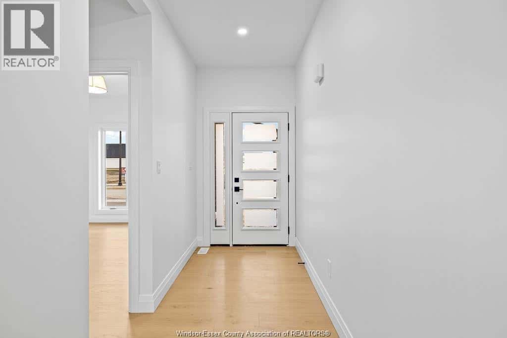 8024 MEO BOULEVARD — LaSalle, Ontario - Photo 3 of 26