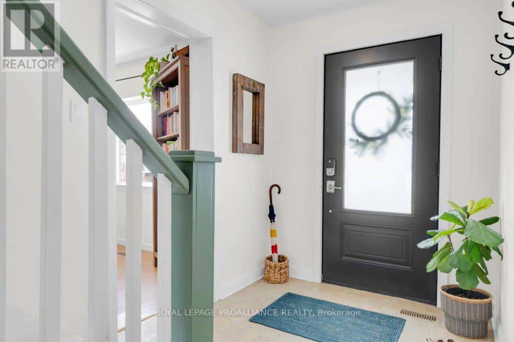 16 NORTH HASTINGS AVENUE — Marmora and Lake (Marmora Ward), Ontario - Photo 5 of 36