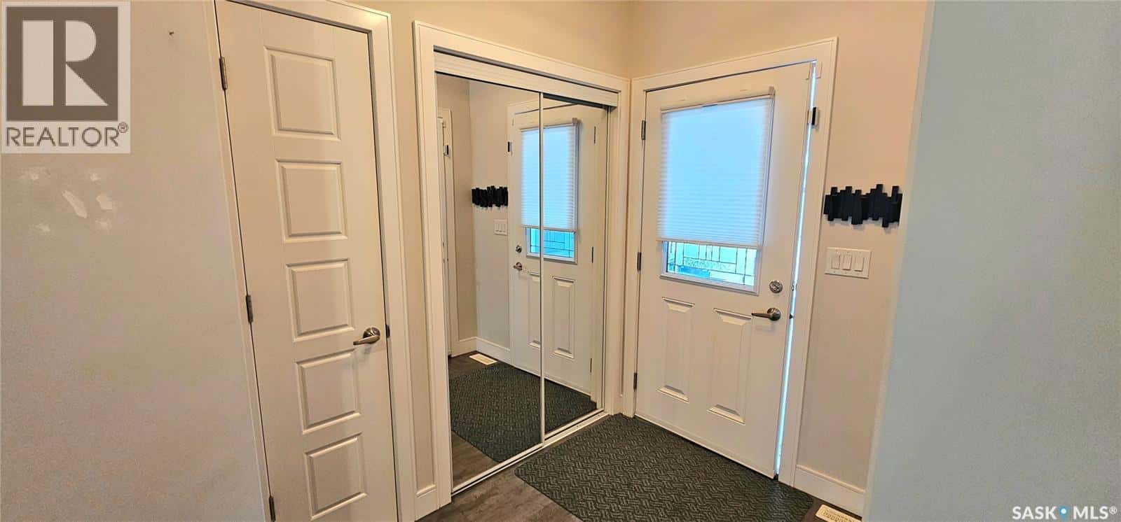 51 115 Veltkamp CRESCENT — Saskatoon, Saskatchewan - Photo 2 of 26