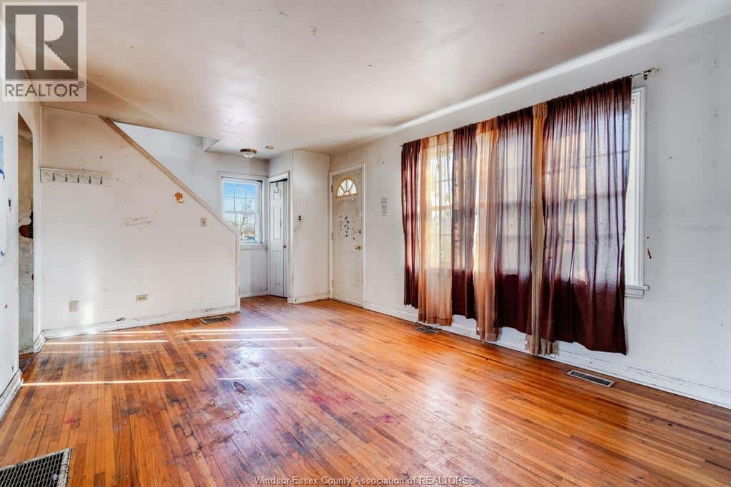 2330 Tecumseh Rd W — Windsor, Ontario - Photo 4 of 40