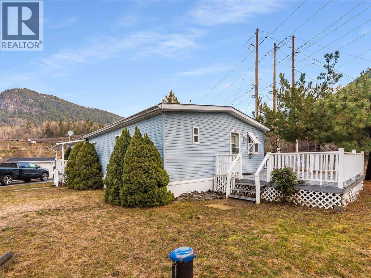 651 ROSEDALE Road Unit# 13 — Castlegar, British Columbia - Photo 4 of 31