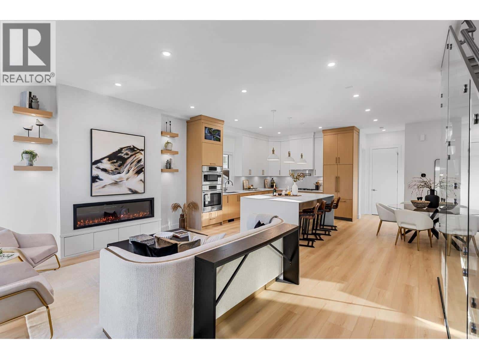 4 1536 DUTHIE AVENUE — Burnaby, British Columbia - Photo 2 of 40