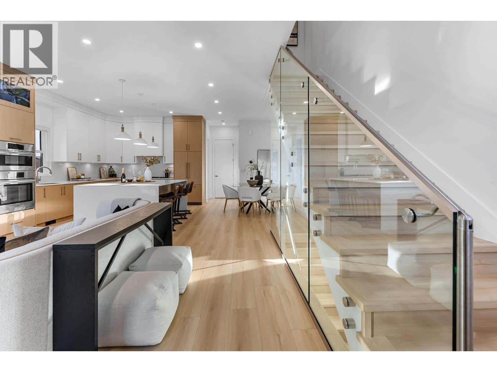 4 1536 DUTHIE AVENUE — Burnaby, British Columbia - Photo 5 of 40