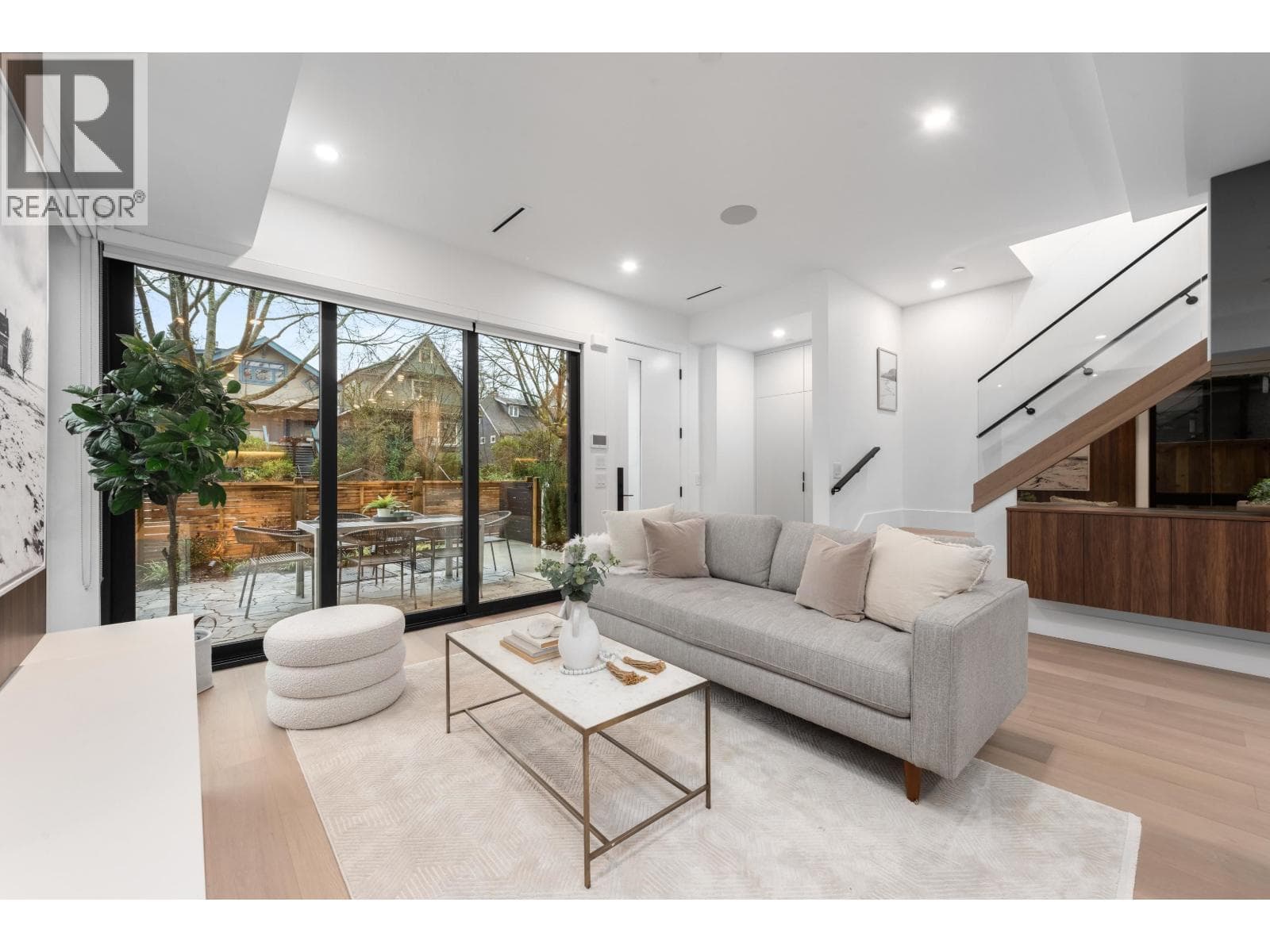 1 275 W 17TH AVENUE — Vancouver, British Columbia - Main photo