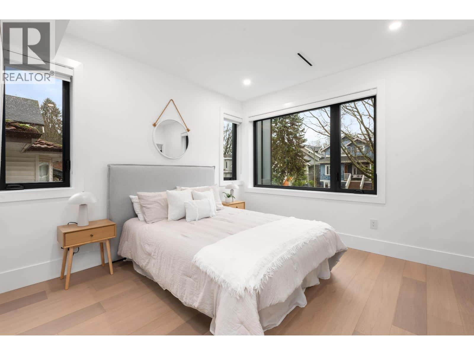 1 275 W 17TH AVENUE — Vancouver, British Columbia - Photo 5 of 40