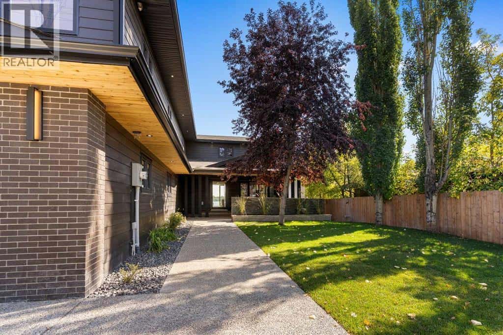 692 West Chestermere Drive — Chestermere, Alberta - Photo 4 of 50