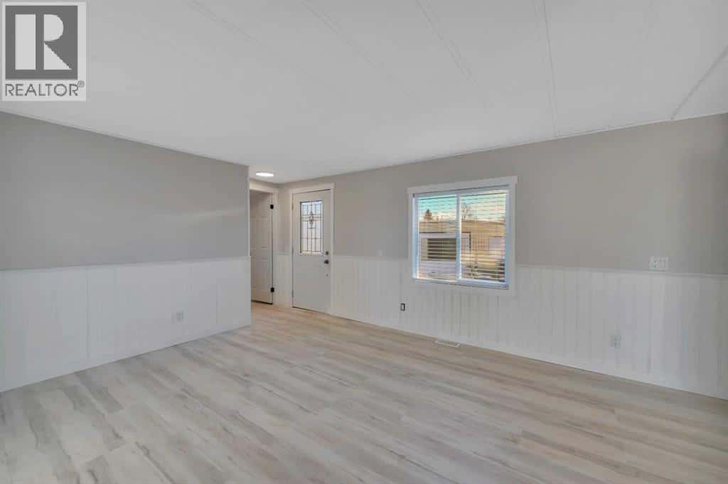 51, 5020 AB-2A — Ponoka, Alberta - Photo 5 of 22