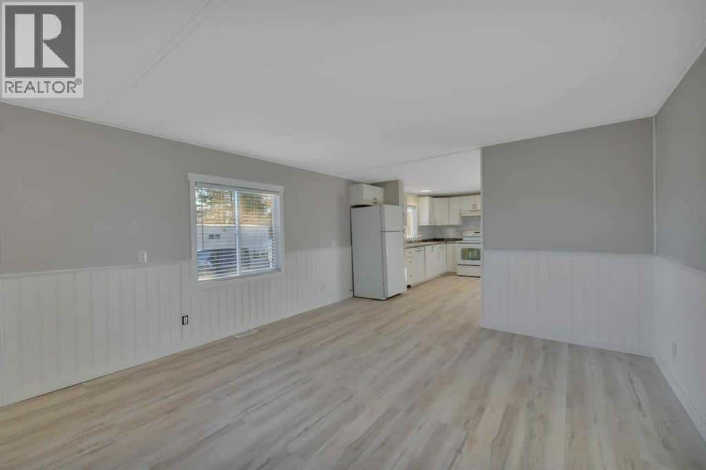 51, 5020 AB-2A — Ponoka, Alberta - Photo 4 of 22