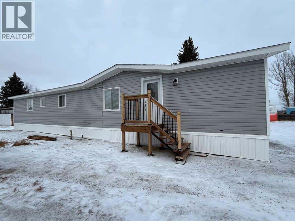 51, 5020 AB-2A — Ponoka, Alberta - Photo 2 of 22