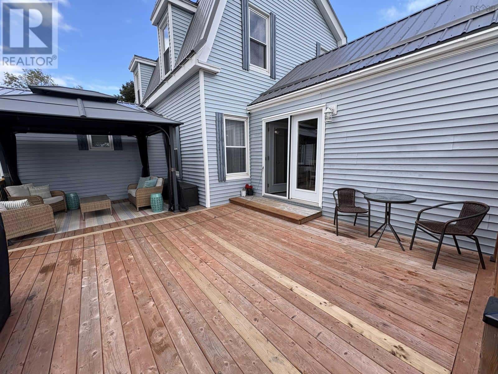 21 Oak Street — Pictou, Nova Scotia - Photo 4 of 49