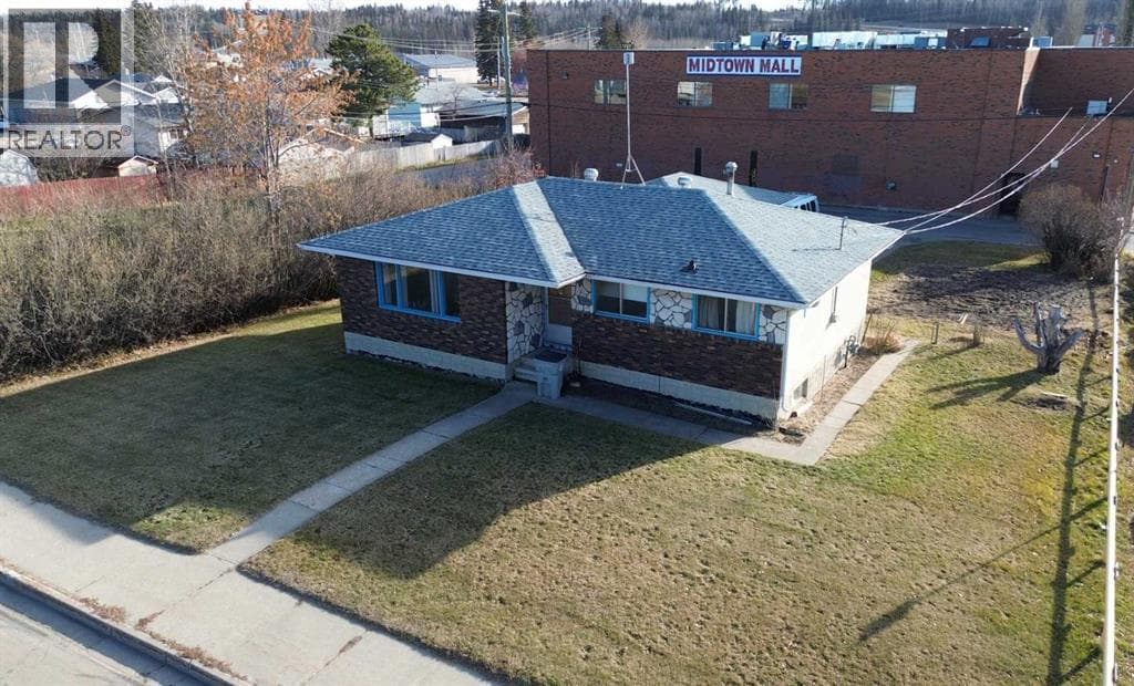 4815 52 Avenue — Whitecourt, Alberta - Main photo