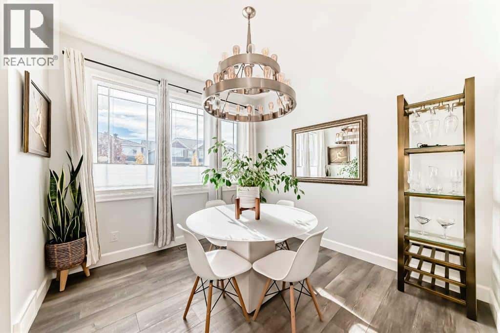 404 Yorkville Avenue SW — Calgary, Alberta - Photo 4 of 47